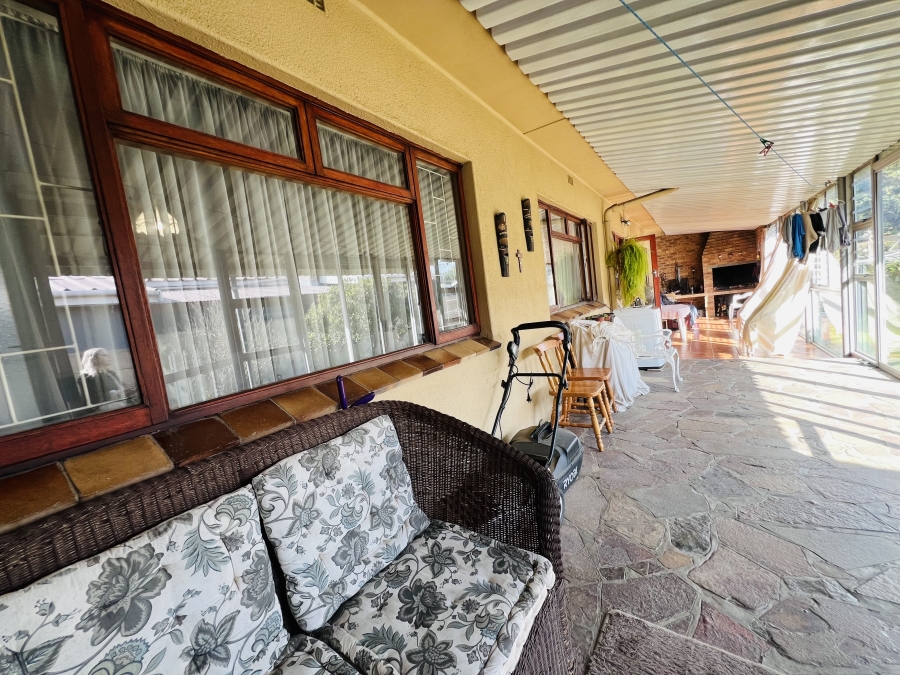 To Let 4 Bedroom Property for Rent in Van Der Stel Western Cape